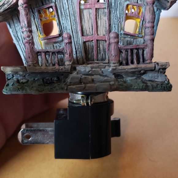 Terry's Village Resin Haunted House Nightlight - Picture 8 of 9